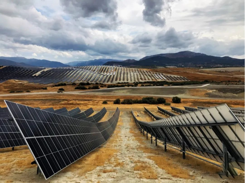 Fotovoltaiko komertzialak garatzen jarraitzen du Espainian eta Alemanian